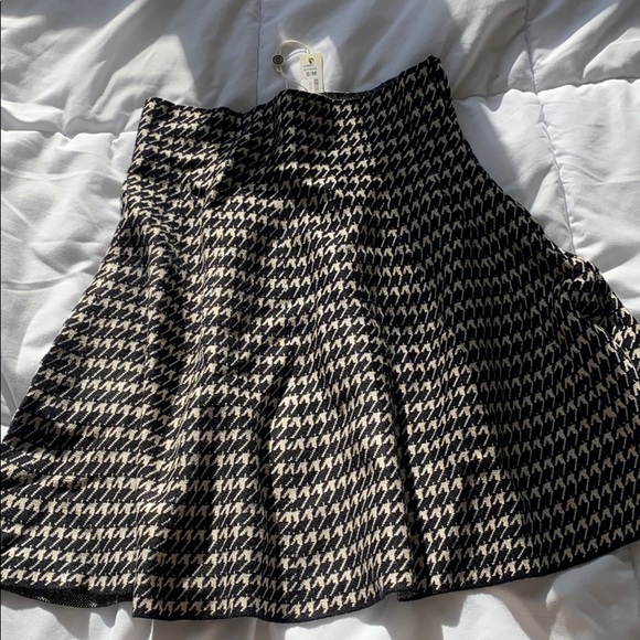 Max studio Skirt SOLD - Picture 2 of 5